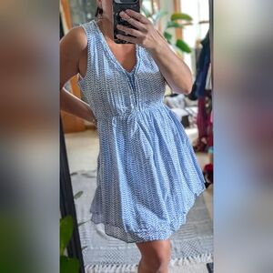 Vineyard Vines Light Blue and White Garment